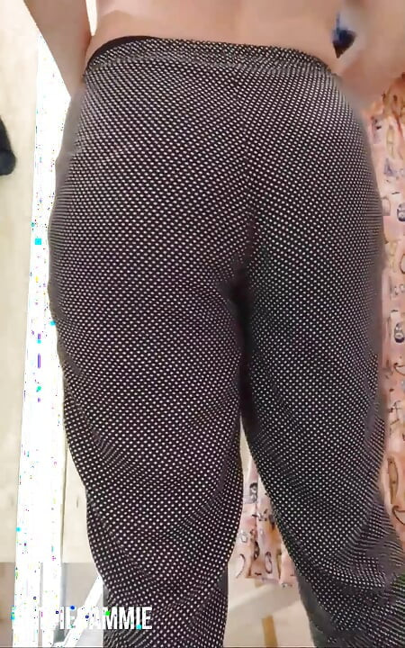 Howing My Body at a Dressing Room