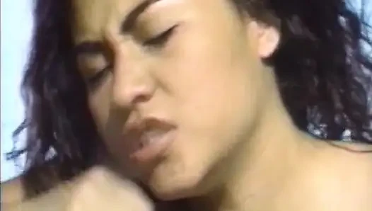 Mükemmel Fransız genç kız havuzda yarak emiyor