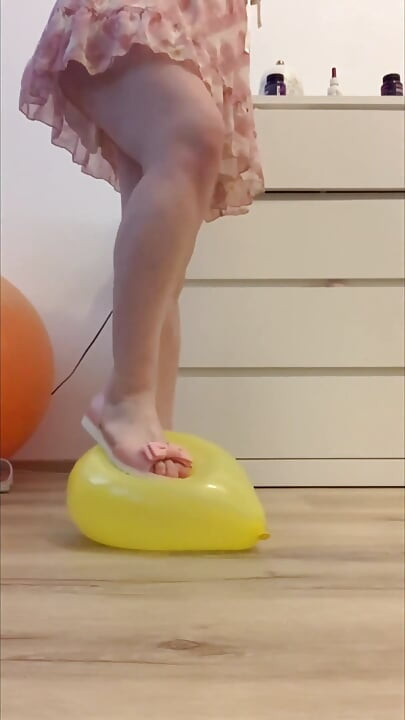 腳和氣球粉碎