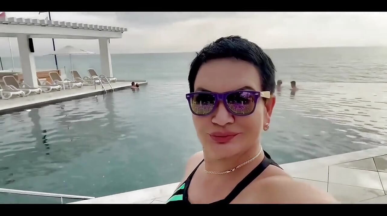 I Show My Charms on Vacation