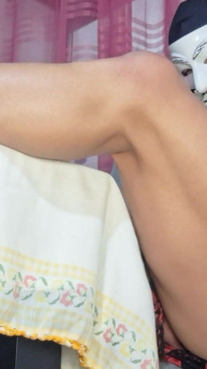 Cewek sange ini lagi asik muasin memeknya pakai mainan seks sampai dicrot di dalam | Klip 1