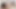 痩せた女の子が椅子の上で巨大なペニスに乗った後、膣の精液スプレーを受ける