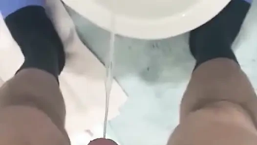 1-) Türk Kıllı Yarak Çiş Videosu