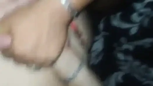 Güzel latin orta yaşlı seksi kadın kırmızı iç çamaşırlı sikişiyor