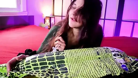 Großes Krokodil, aufblasbarer ritt und Entleerung - Bunny Looner [lowres]