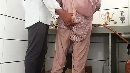 Rasoi mein bhabhi ji ke sath masti