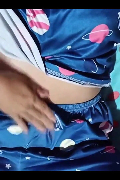 Adik tiri ditangkap menonton lucah dan membantu orgasme - merayu untuk creampie