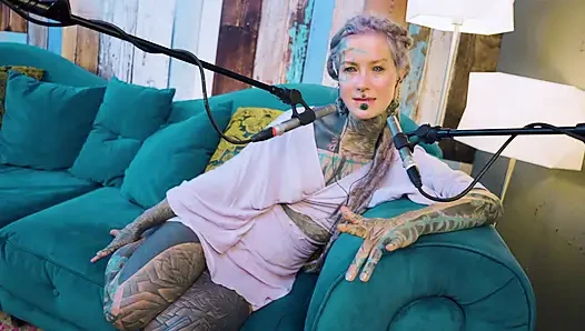 B hakkında konuşuyorum - bordem - asmr podcast sfw konuşuyor gotik sıska kız dreadlocks dövmeli model dövmeli kız