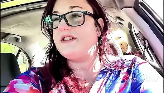 Parlak bir dokunuşla güneşli gün sürüşü: pedal pompalama eğlencesi: bella blast ile seyir