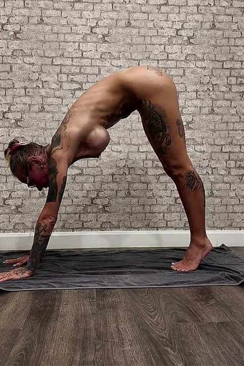 Nude Yoga