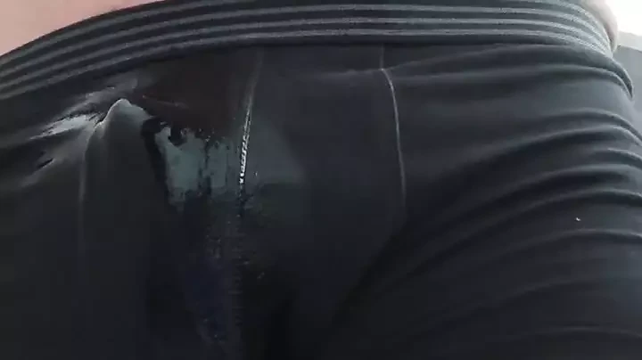 I'm pissing hard