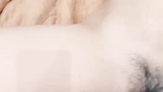 Muncrat di pantat gadis Asia gemuk