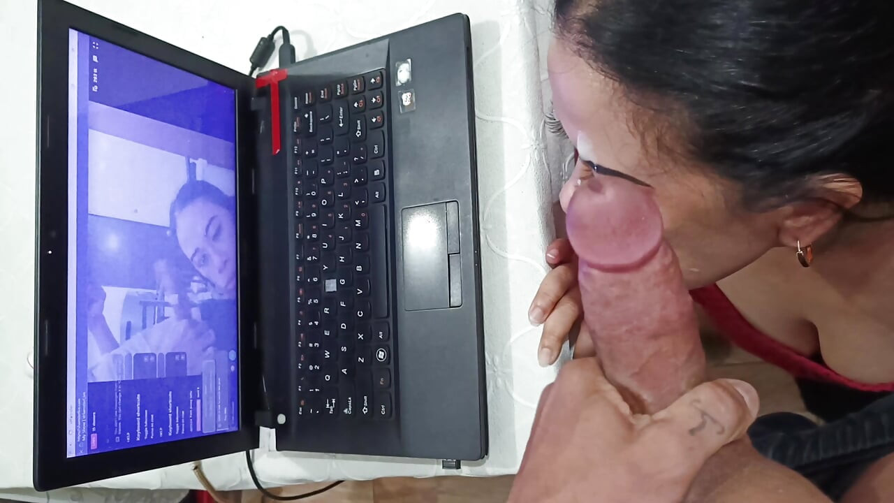 Heiße vollbusige reife ehefrau macht einen schlampigen blowjob und abspritzen in mund und ihr gesicht..