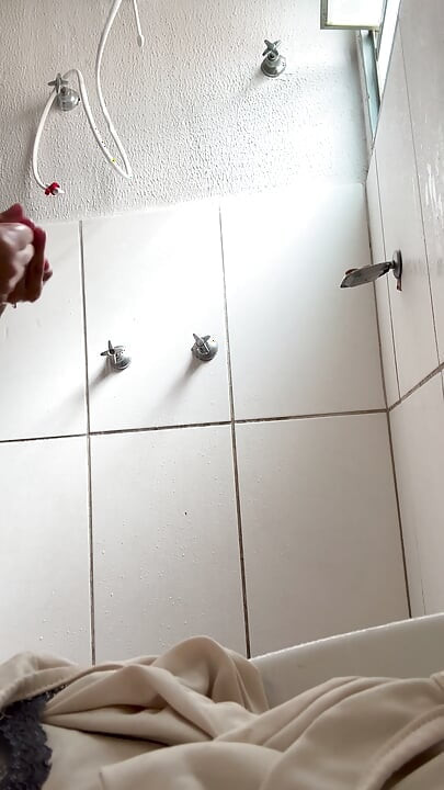 Bijela cura uzima svoju vruću 🤩 jutarnju kupku