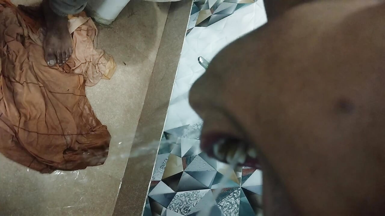 Indiana mijando na boca compilação - desi mijo bebendo treinamento (indiano gay)