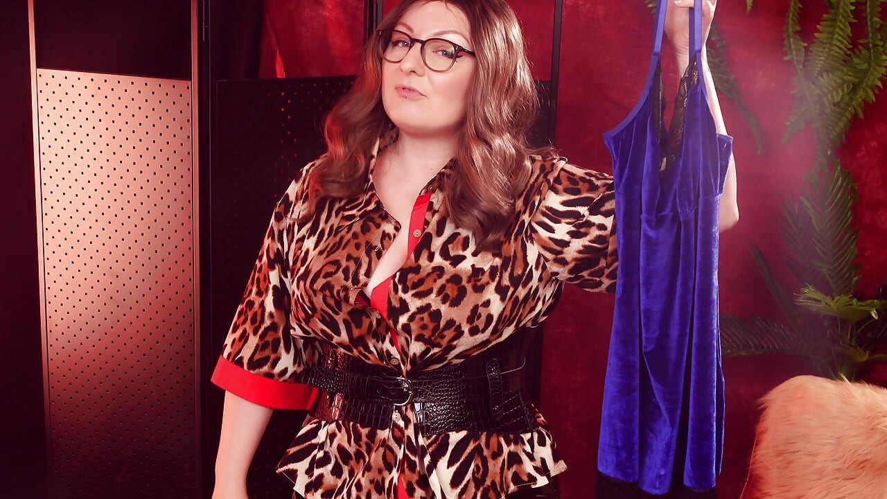 Try on Haul: Blue Velvet Dress! Curvy Fashion, MILF Next Door! Arya Grander