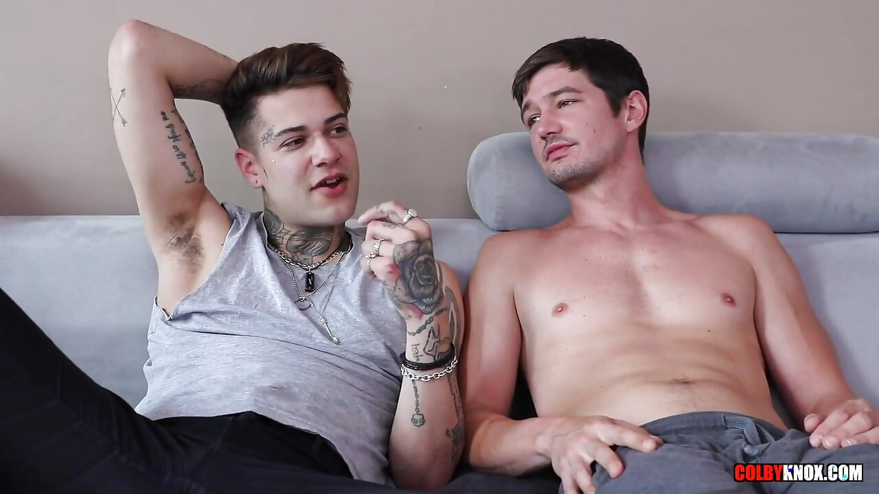 Colby Chambers Mickey Taylor'i sikiyor -prezervatifsiz-