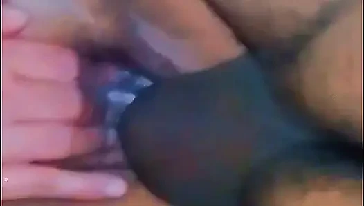 Meledakkan memek itu terbuka dan mengisinya dengan air mani