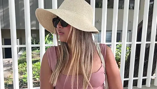 Desperate and Abandoned by Her Boyfriend, a Stranger Offered Her Refuge and Got Fucked as a Thank You