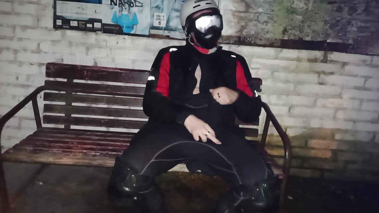 ป้ายรถเมล์ 2