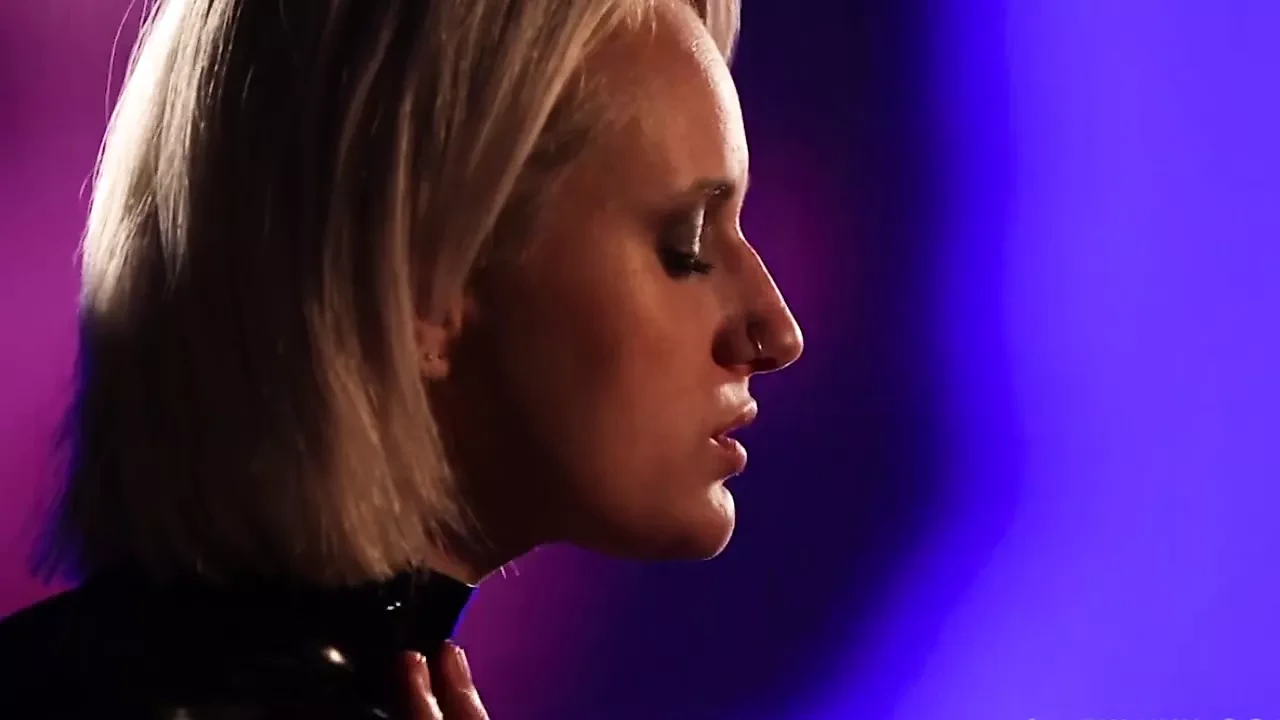 Dominant Latex Mistress Encounter