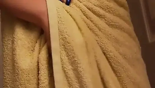 Cewek perancis lagi asik jilat memek dan fingering memek sahabatnya
