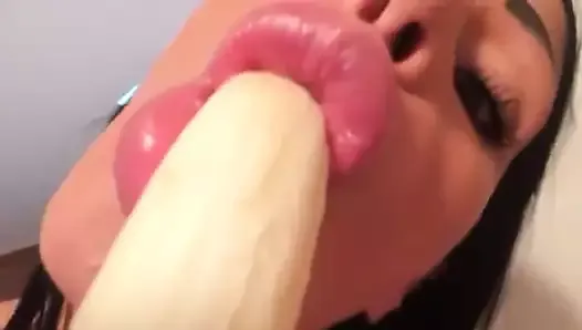 Blowjob Lips Sucking Bannana (Silicon Lips)