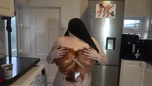 Niqab Naked chocolate sauce