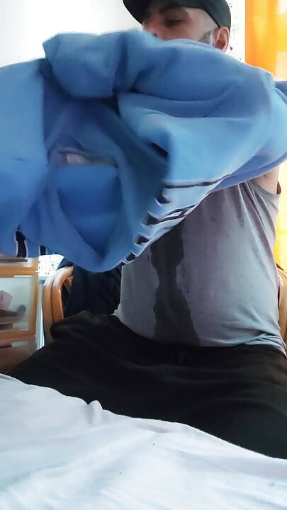 Nedves, büdös zokni, fehérnemű. Ultra piszkos koca