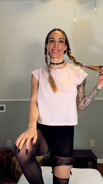 Nylon Ripping, Shirt Ripping, Flexing: Mars Solo Is Getting Ready for Your Date Night, but Ripped a Hole in Her Sheers, She Migh