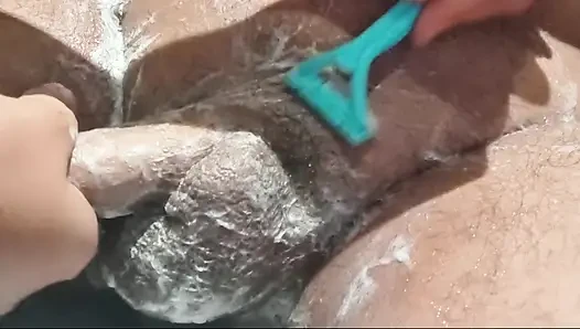Watch this hot clean shave movement in full desi style