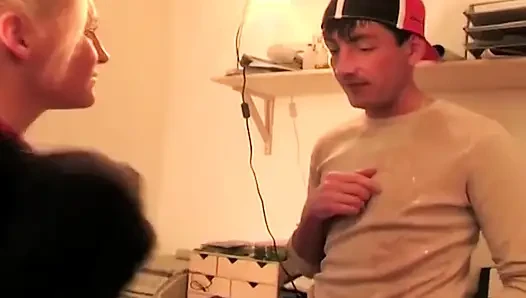 Ahegao блондинка лижет пульсирующий член, текущая слюна