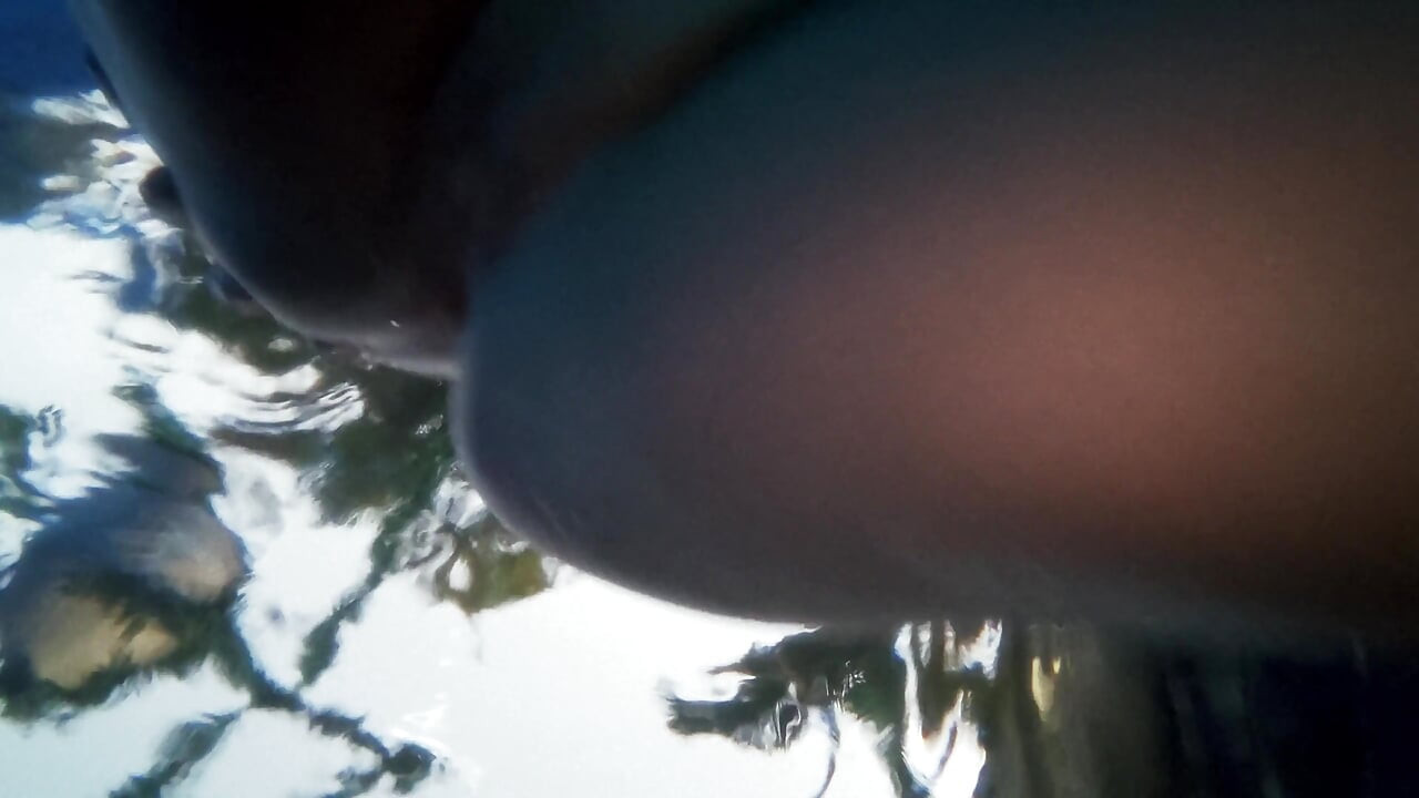 Geile latina am pool, buttplug, analspiel bis riesiges squirt vor der kamera