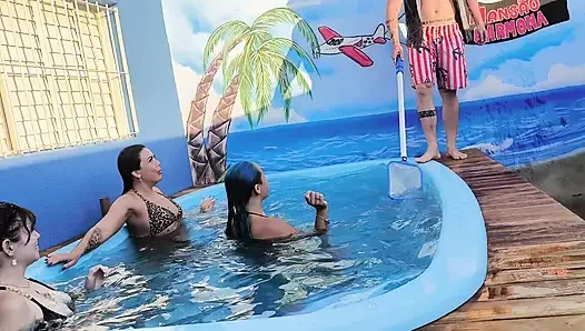 3 teman nakal membayar pemilik kolam di Xerecard