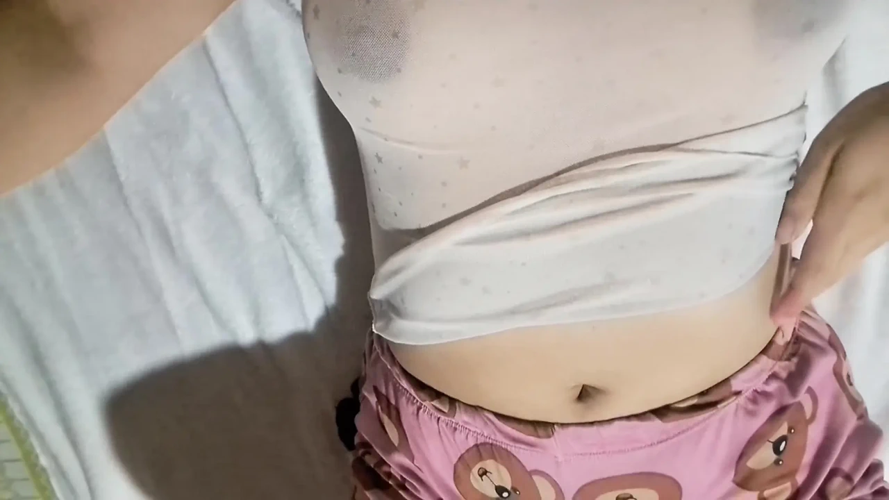 一个美味的粉红色玉米鸡巴滴水