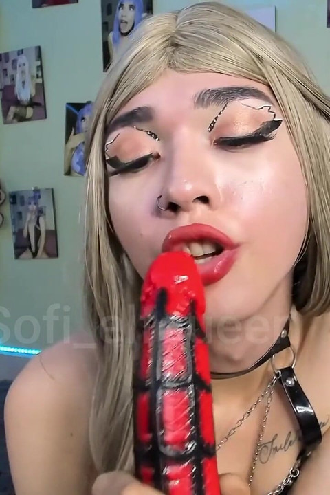 BJ submissive blonde fucking her mouth with spider dildo