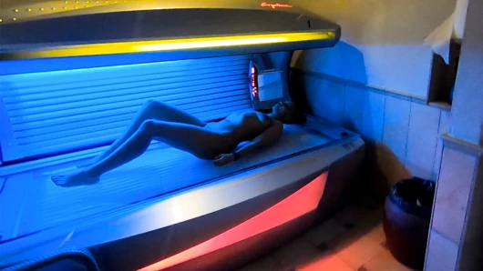 POV FOOTJOB - GIRL ALONE IN SOLARIUM