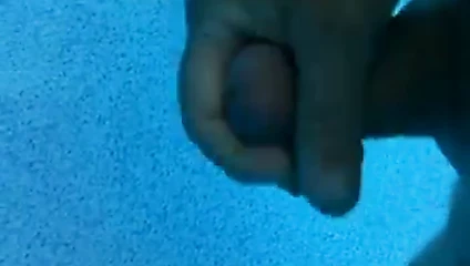 beni havuzda cumming.