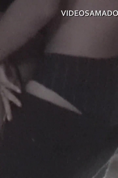 Seorang pria cuckold memfilmkan seks istrinya dengan pria lain