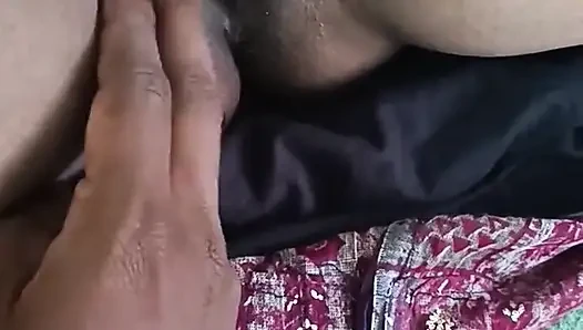 Ibu tiri telugu yang cantik dientot habis-habisan di rumah
