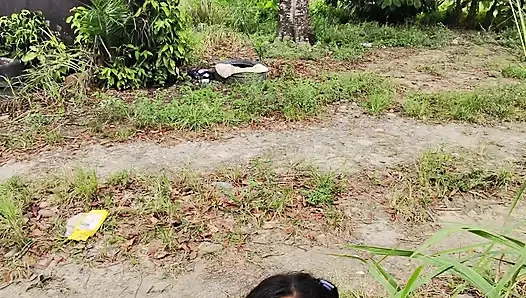 Aku pengen banget nyepong kontolnya dan minta dia ngentot aku di luar ruangan, aku suka banget