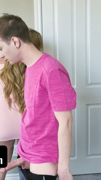 Swappz - Macochy Natasha Nice i Kiki Daire uczą swoich facetów z college'u o seksie | Klip 2