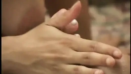 Erimiş tereyağı Nautica Binx amını ovalıyor ve parmaklarını ağzına sokuyor