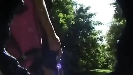 Дама с большими сиськами из Германии принимает душ перед пососанием члена