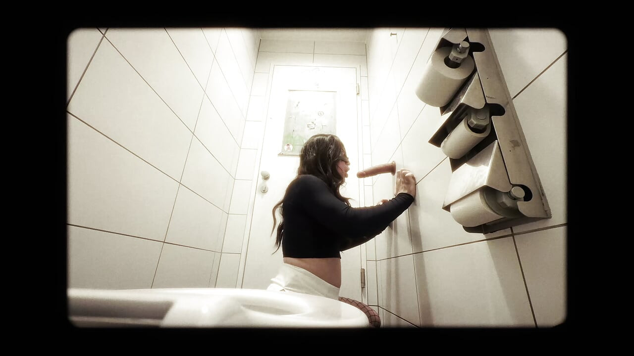 PlayBDSM.vip Gave Me This Challenge. So I Did It in a Public Toilet