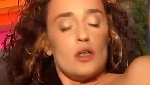 Vollbusiges deutsches schätzchen bückt sich und wird in enge muschi gefickt