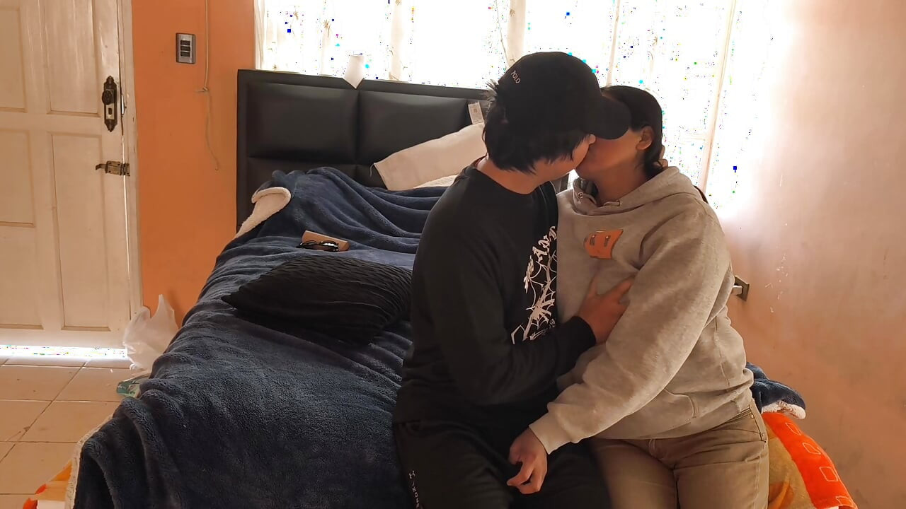 My Neighbor's Wife Doesn't Want to Go to Church Anymore, She Fell in Love with Me