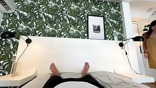 Mein mann denkt, ich arbeite, während mein chef mich hart fickt