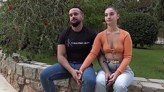 Gatinha espanhola faz sua estreia no pornô graças ao namorado