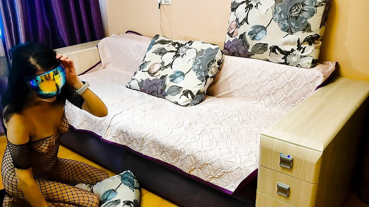 Prava MILF mršava žena s prirodnim sisama